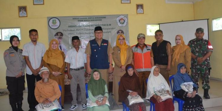 Kang Fahmi Hadiri Penyaluran Bantuan Beras Bagi Masyarakat Kurang Mampu PSM dan Dinsos