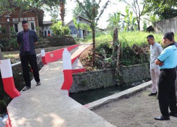 Digagas Sejak Lama, Masyarakat RW 03 Cikondang Berhasil Bangun Jembatan Berkat P2RW