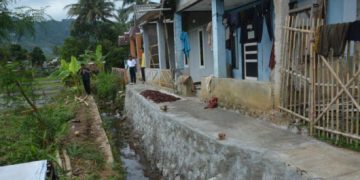 Masyarakat RW 08 Kelurahan Cikundul Gunakan P2RW untuk Mengantisipasi Potensi Bencana Longsor