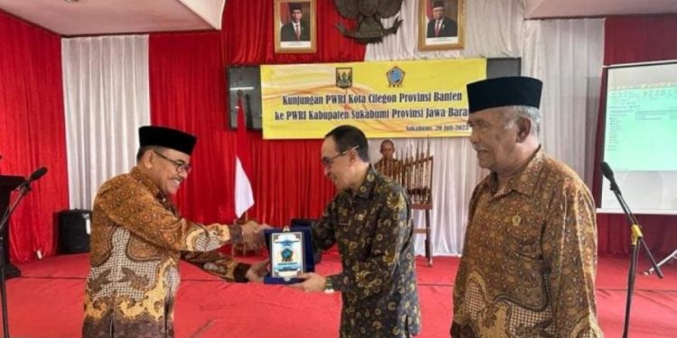 Sekda Terima Kunjungan Silaturahmi Anggota PWRI Kota Cilegon, Provinsi Banten