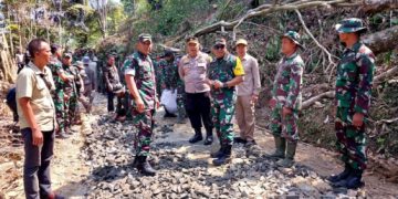 Dandim 0622 Sukabumi Tinjau Lokasi Pembangunan Jalan TMMD