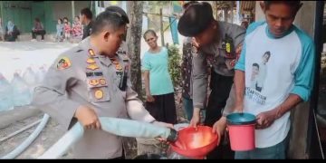 Aksi Sosial Polres Sukabumi Berikan Air Bersih untuk Warga Kekeringan