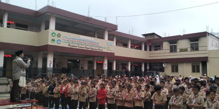 Usai Shalat Dhuha Siswa PaudQu/TKQ/MI/MDT Baitussalam Gelar Doa’ Bersama HUT RI Ke 78