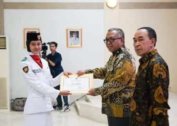 Bupati Beri Penghargaan Paskibraka Sukabumi
