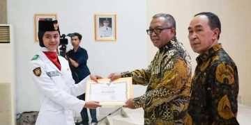 Bupati Beri Penghargaan Paskibraka Sukabumi
