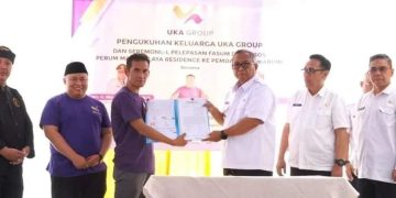 Dampingi PT CAM, Bupati Serahkan Fasum dan Fasos untuk Warga Perum Mangkalaya