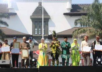 Karnaval Budaya Daerah: Kabupaten Sukabumi Raih TKKSD Award