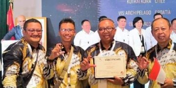 Pertahankan Status CPUGGp, Bupati Marwan Raih Sertifikat UNESCO di Maroko