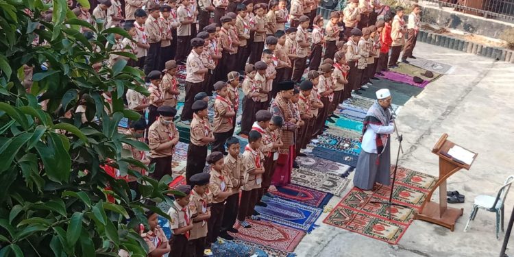 Ratusan Pelajar di Yayasan Baitussalam Cisaat Gelar Shalat Istisqa