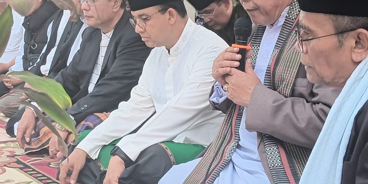 Anies Baswedan Lakukan Ziarah ke Makam KH Ahmad Sanusi Kota Sukabumi
