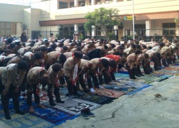 PaudQu/TKQ/MI Baitussalam Cisaat Awali KBM dengan Shalat Dhuha