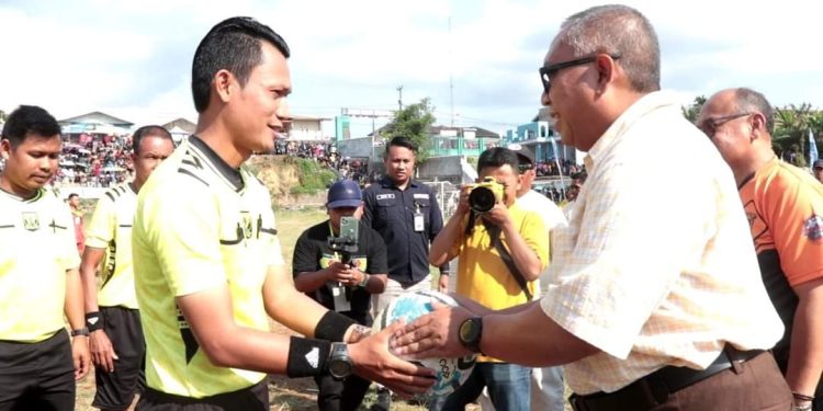 Bupati Marwan Buka Football Competition Kabandungan