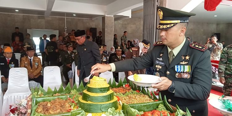 Tumpeng HUT TNI ke 78 Kodim 0607 Kota Sukabumi