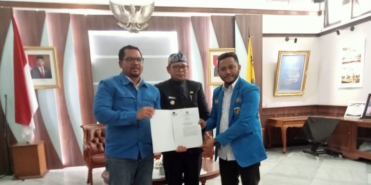 Penyerahan SK DPD KNPI Disaksikan Pj Wali Kota Sukabumi