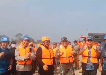 Bupati bareng Kapolres dan Dandim Lakukan Susur Sungai Pantai Cibutun