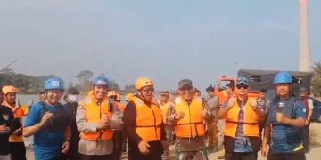 Bupati bareng Kapolres dan Dandim Lakukan Susur Sungai Pantai Cibutun