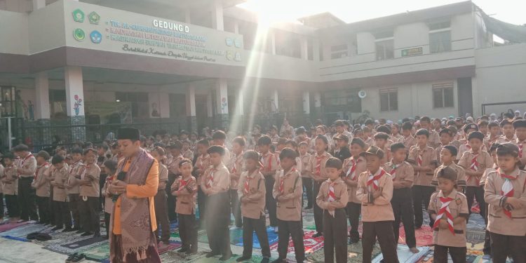 Siswa MI Baitussalam Cisaat, Gelar Sholat Ghaib untuk Muslim Palestina