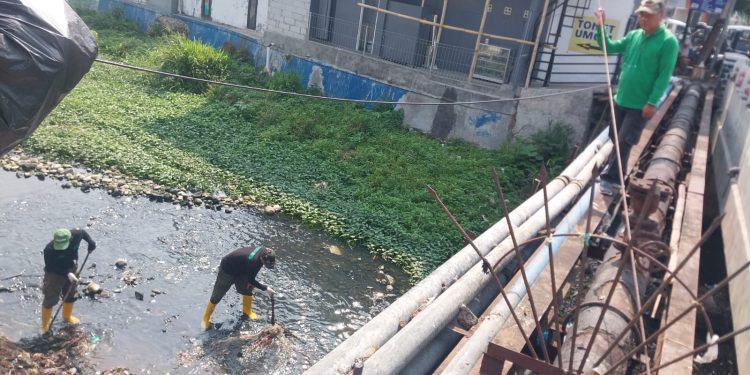 Jaga Kebersihan Sungai, Subkor Pencemaran Lingkungan DLH Sukabumi Susur Sungai