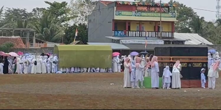 HIMPAUDI Kota Sukabumi Gelar Peragaan Manasik Haji di Lapangan Makodim 0607