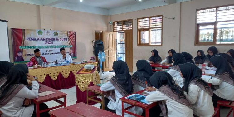 Pengawas Bina Laksanakan Supervisi dan Pendampingan Penilaian Kinerja Guru Tahun 2023 MI Baitussalam