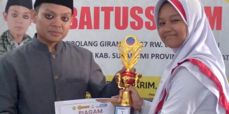 Tazkia, Siswi MI Baitussalam Kecamatan Cisaat Raih Juara 1 Baca Puisi Se Kabupaten dan Kota Sukabumi