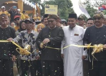 Resmikan Jalan Cikakak-Ciputan, Bupati “Mendorong Parawisata dan Perekonomian Masyarakat”