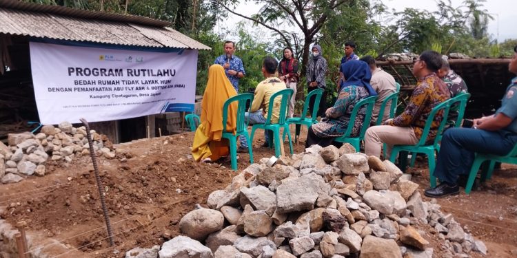 PLTU Bantu Bangun Rumah Warga Cipatuguran Jayanti