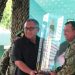 Sertijab Danyon Armed 13, Bupati Berikan Kenang-kenangan