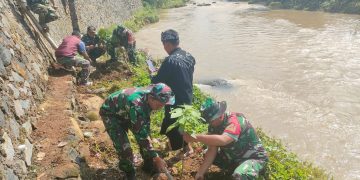 Kodim 0607 Kota Sukabumi Hijaukan Bantaran Sungai Cimandiri