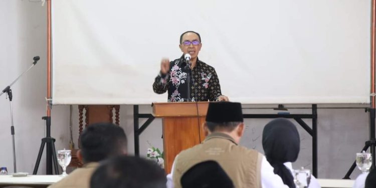 Sekda Buka Bimtek Peningkatan Kapasitas Kepala Desa