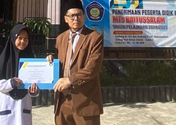 Perdana Semester 1, Fathiyyah Zahra Abdul Karim Raih Rangking 1 di MTs Baitussalam