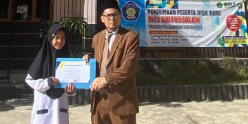 Perdana Semester 1, Fathiyyah Zahra Abdul Karim Raih Rangking 1 di MTs Baitussalam