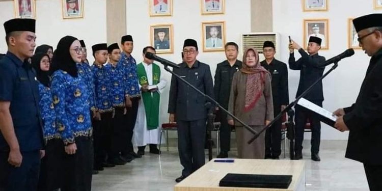 Bupati Lantik Ratusan Pejabat Fungsional dan Kepala Sekolah