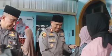 Berbagi Sembako di Jumat Curhat Kapolres Sukabumi