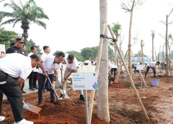 Tanam Harapan untuk Masa Depan, PLN dan Pemprov DKI Gelar Aksi Tanam Pohon di Bantaran Sungai