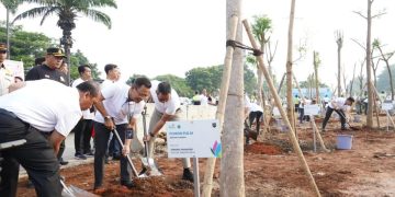 Tanam Harapan untuk Masa Depan, PLN dan Pemprov DKI Gelar Aksi Tanam Pohon di Bantaran Sungai