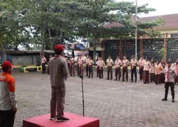 Kak Ade Pimpin Apel Satgas Pramuka Peduli Pengamanan Tahun Baru 2024 di GOR Cisaat