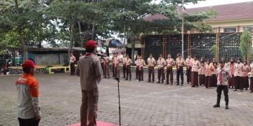 Kak Ade Pimpin Apel Satgas Pramuka Peduli Pengamanan Tahun Baru 2024 di GOR Cisaat