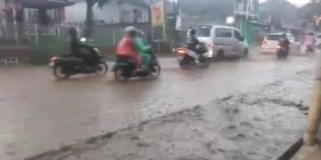 Banjir Rendam Ruas Jalan Nasional di Sukalarang