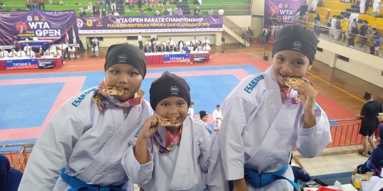 Siswi MI Baitussalam Juara 1 Kejuaraan WTA Open Karate Championship “Piala Kemenpora Republik Indonesia” Tahun 2024