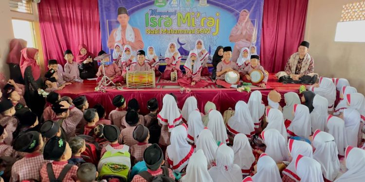 PaudQu/TK Al-Qur’an/MI/MDT Baitussalam Kecamatan Cisaat Peringati Isra Mir’aj Nabi Muhammad SAW