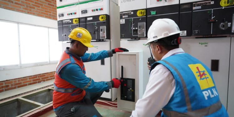 Intensitas Hujan Tinggi, PLN Beri Tips Aman Saat Hujan Datang