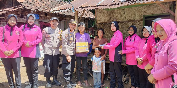 Aksi Sosial, Polsek Jampangkulon Peduli Warga Miskin