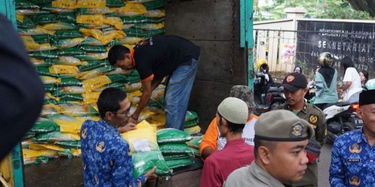 Tekan Inflasi dan Harga Terjangkau Masyarakat, Pemkab Sukabumi Gelar Operasi Pasar Murah