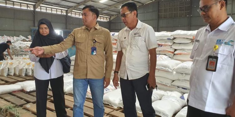 Jelang Ramadhan, Pemkab Sukabumi Monitoring Stok Beras di Gudang Bulog