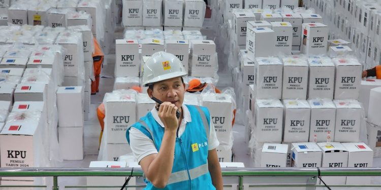 Mengawal Pemilu, Petugas PLN UID Jakarta Raya Ini Mengaku Bangga Terlibat