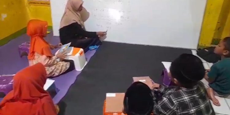 Fathiyyah Zahra Abdul Karim Cisaat Buka Program Ketiga ‘Belajar Calistung’