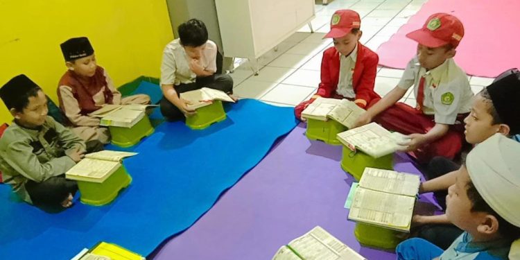 Santri Tahfidz Al-Qur’an Fathiyyah Zahra Abdul Karim Pembiasaan Baca Al-Qur’an Sejak Dini