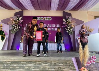 Duduk di Kelas 2 MI Biatussalam, Semester II Fikri Haikal Abdul Karim Kembali Raih Peringkat Satu