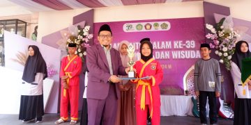 Fathiyyah Zahra Abdul Karim Kembali Raih Peringkat ke 1 di Kelas VII MTs Baitussalam